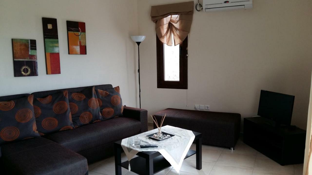 Gougousis Apartments Kaloyiros Экстерьер фото
