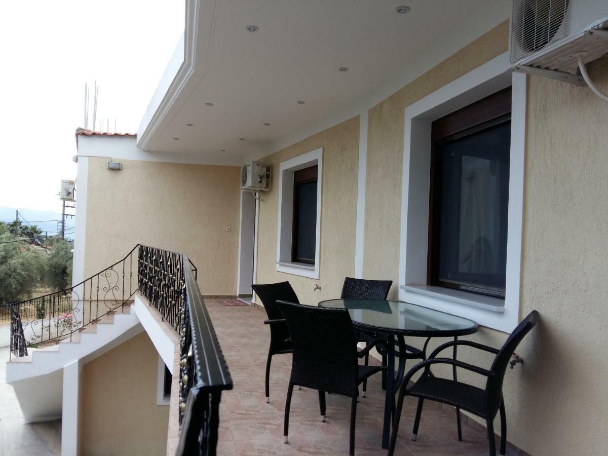 Gougousis Apartments Kaloyiros Экстерьер фото